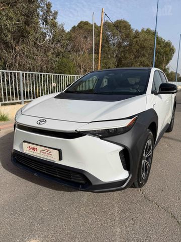טויוטה bZ4X