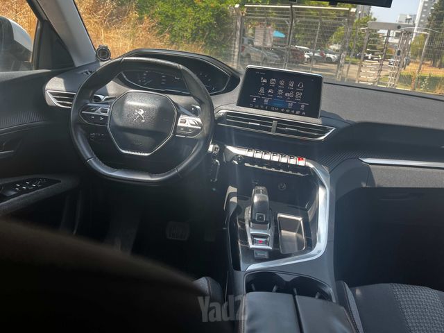 פיג'ו 3008