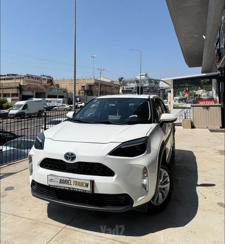 טויוטה יאריס קרוס