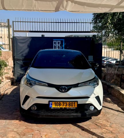 מודעת רכב טויוטה C-HR