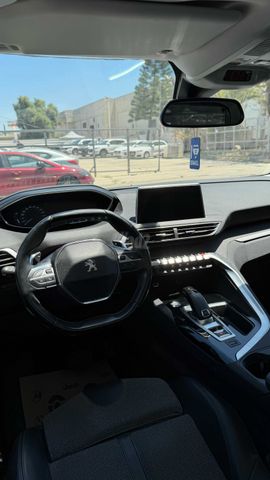 פיג'ו 3008