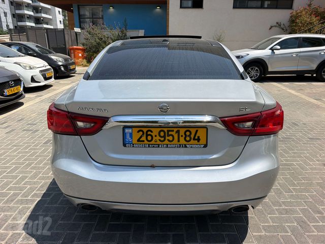 ניסאן מקסימה