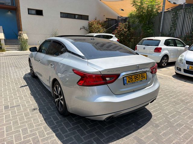 ניסאן מקסימה