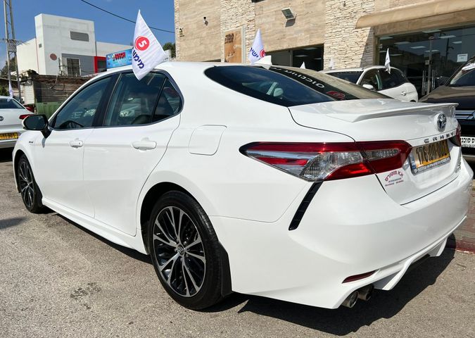 טויוטה קאמרי