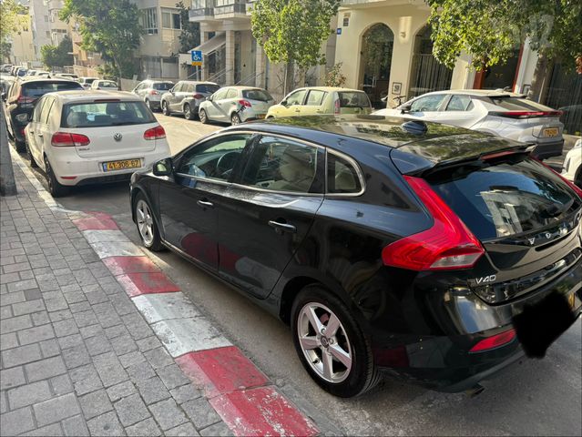 וולוו V40