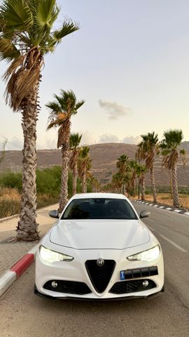 אלפא רומיאו ג'וליה
