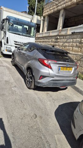 מודעת רכב טויוטה C-HR