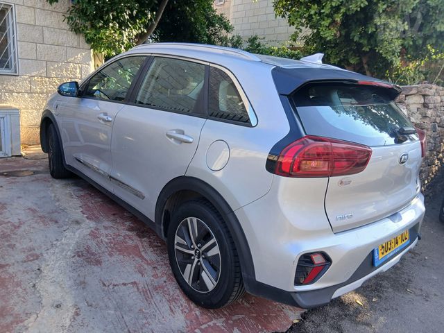 קיה נירו