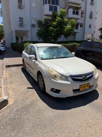 סובארו B4/לגאסי