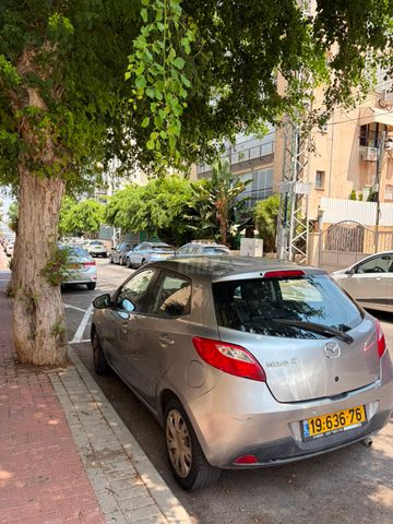 מודעת רכב מאזדה 2