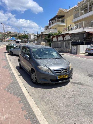 מודעת רכב הונדה FR-V