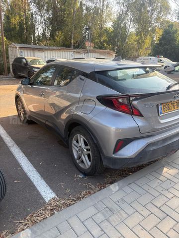 מודעת רכב טויוטה C-HR