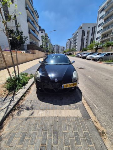 אלפא רומיאו ג'ולייטה