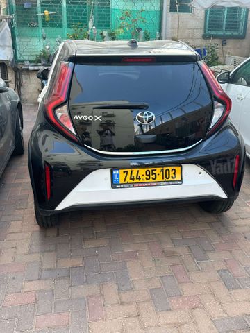 טויוטה אייגו X