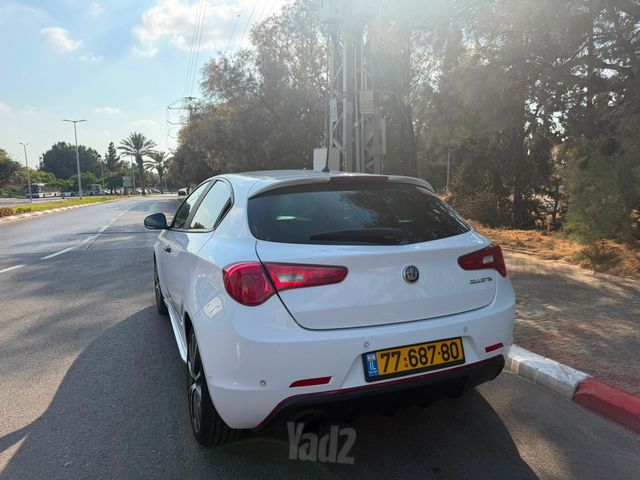 אלפא רומיאו ג'ולייטה