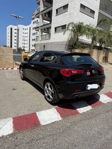 אלפא רומיאו ג'ולייטה