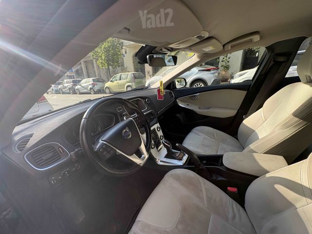 וולוו V40