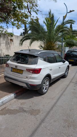 סיאט ארונה