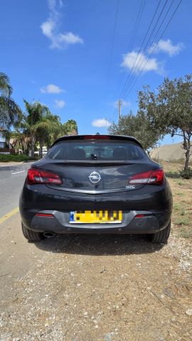 אופל אסטרה