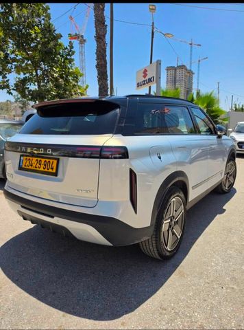ג'אקו J7