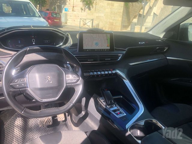 פיג'ו 5008