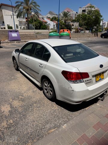 סובארו B4/לגאסי