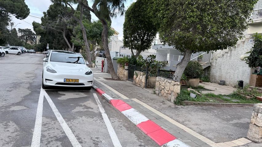מודעת רכב טסלה מודל Y