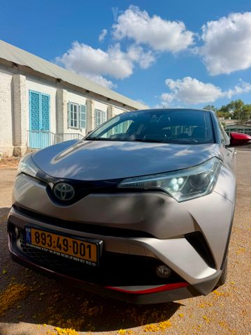 C-HR Chic היברידי אוט׳ 1.8 (98 כ״ס)