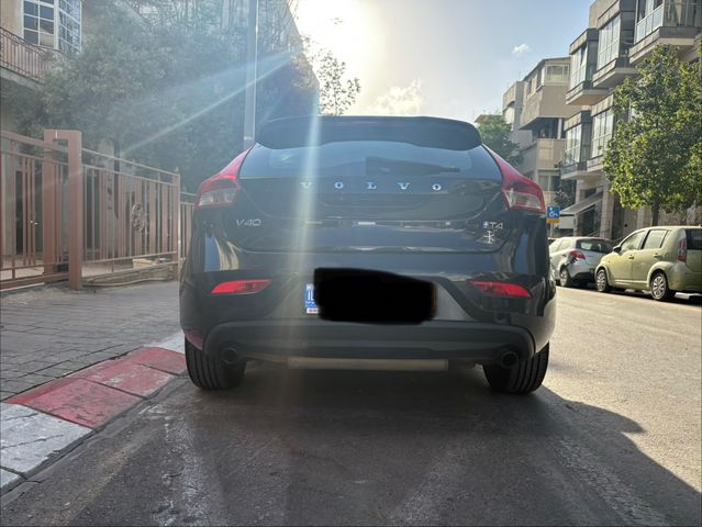 וולוו V40