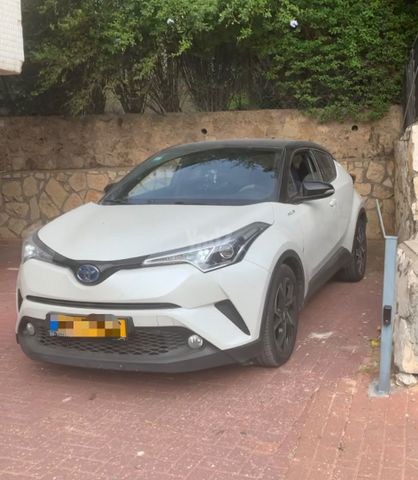 מודעת רכב טויוטה C-HR