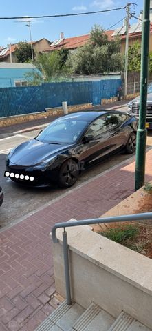 מודעת רכב טסלה מודל 3