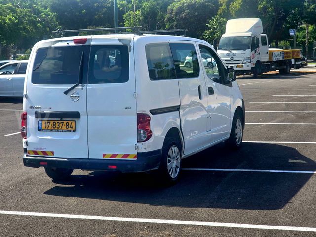 ניסאן NV200