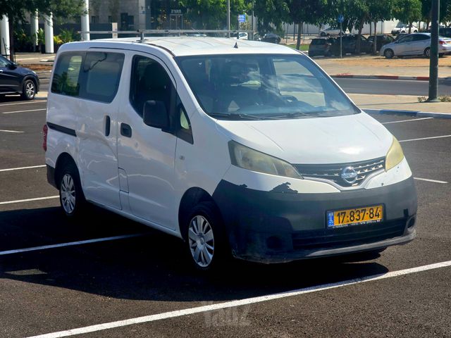 ניסאן NV200