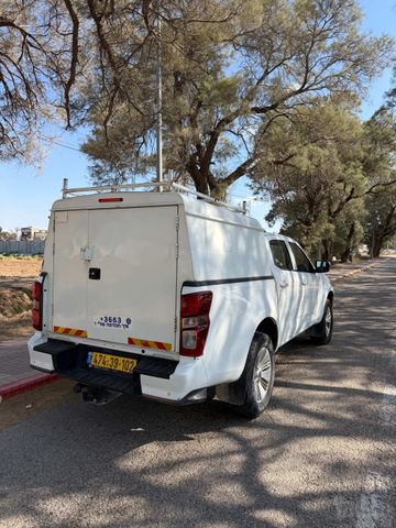 איסוזו די-מקס