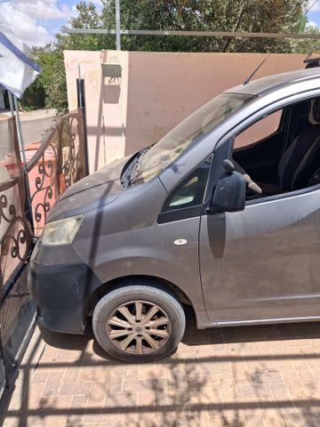 ניסאן NV200