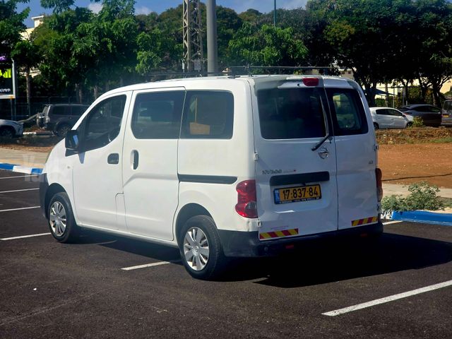 ניסאן NV200