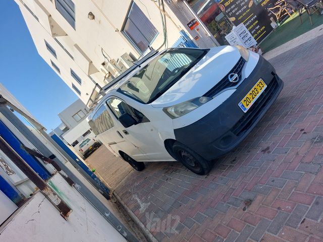 ניסאן NV200