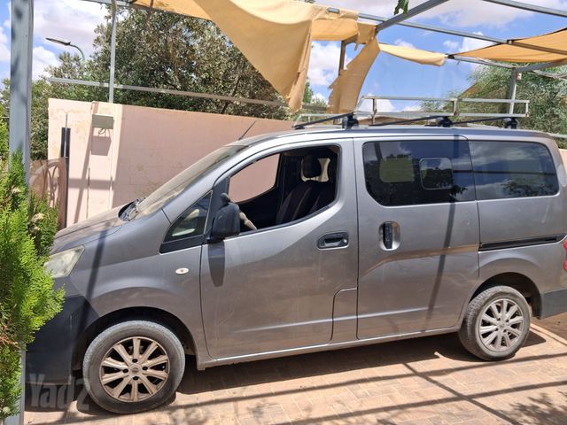 ניסאן NV200