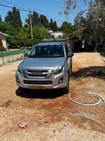 איסוזו די-מקס