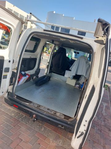 ניסאן NV200