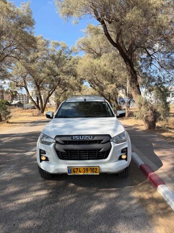 איסוזו די-מקס