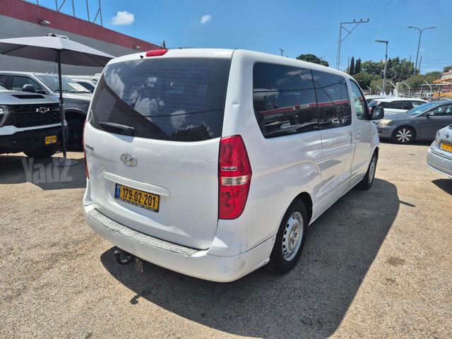 יונדאי H-1 / i800