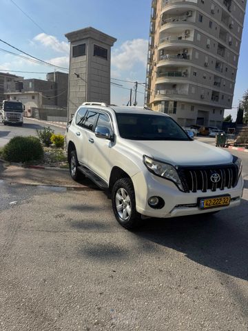 טויוטה לנד קרוזר