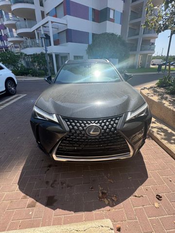 מודעת רכב לקסוס UX