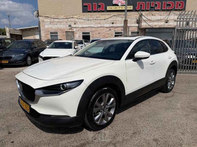 מודעת רכב מאזדה CX-30
