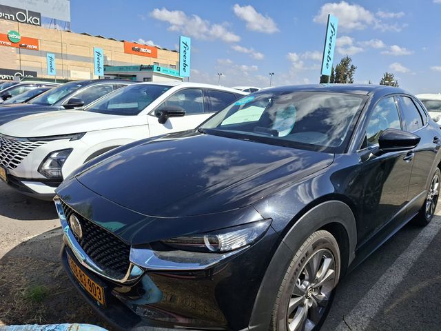 מודעת רכב מאזדה CX-30