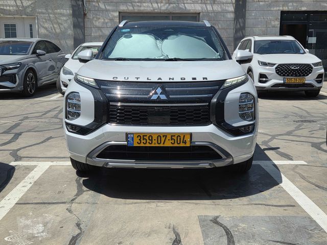 מיצובישי אאוטלנדר