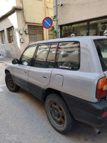מודעת רכב טויוטה RAV4