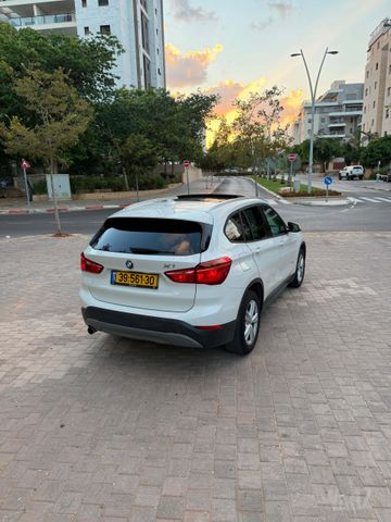 ב מ וו X1