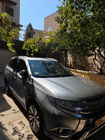 מיצובישי אאוטלנדר
